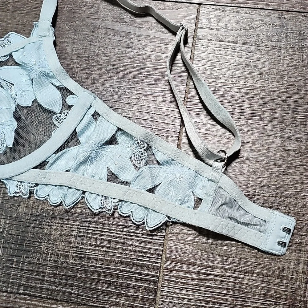Lace Floral Underwire Bra & Thong Set - Light Blue